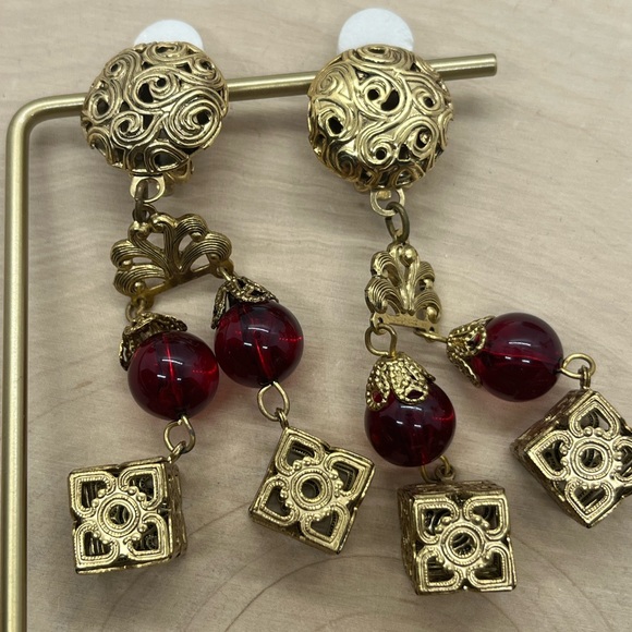Runway 1980's Amy Jo of New York Red & Gold Clip On Earrings - Picture 6 of 6